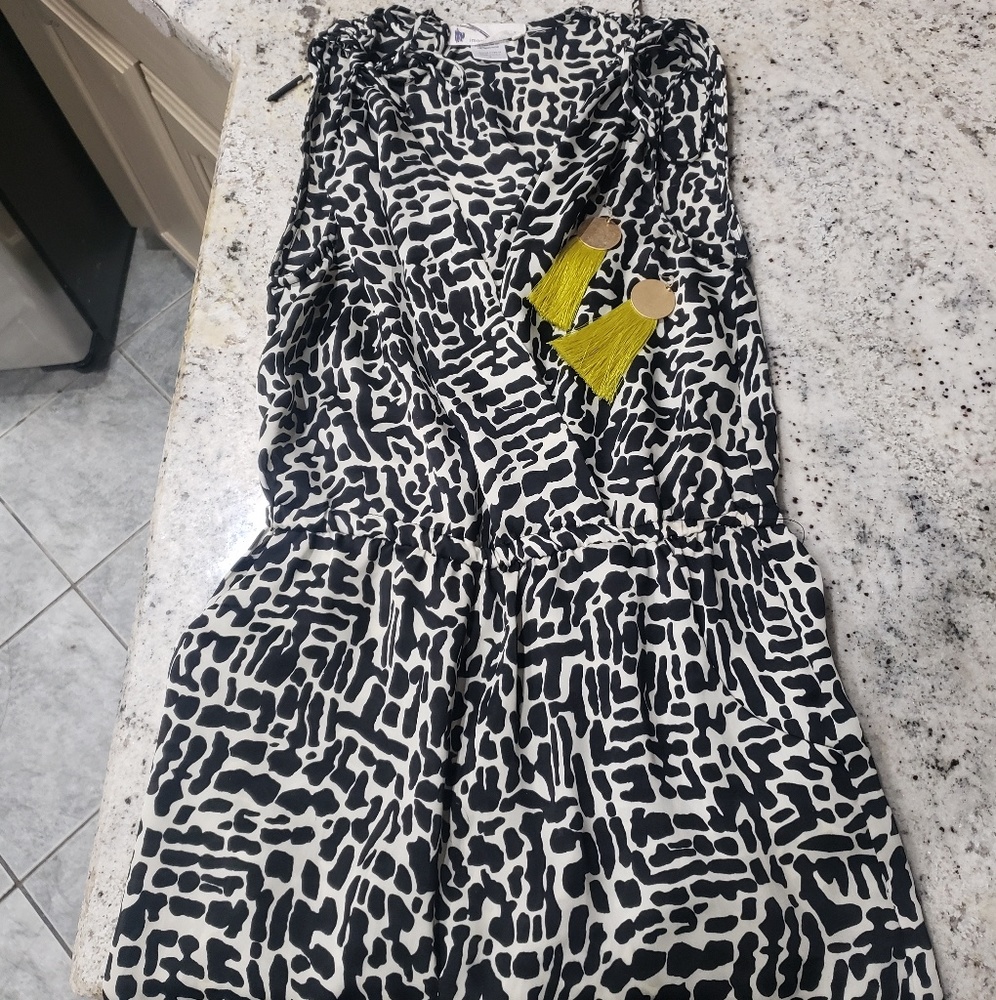 Romper - Picture 2 of 3
